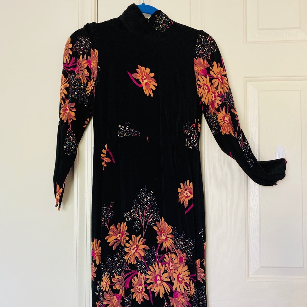Close neck Maxi Dress longsleeves floral